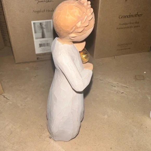 Willow Tree keepsake girl gold heart figurine - Picture 4 of 6